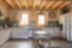 Cocina comedor de vivienda en Puigpelat Materiales naturales y colores cálidos Projecte Arbre. Arquitectura y Bioconstrucción.