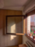 4. Ventana de madera laminada en vivienda reformada en La Selva del Camp. Máximo confort térmico y acústico con materiales naturales. Projecte Arbre. Arquitectura y Bioconstrucción. Viviendas saludables en harmonía con la Naturaleza.