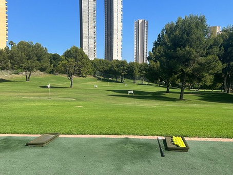 Golf con vistas al Mediterráneo: descubre Las Rejas Golf en Benidorm