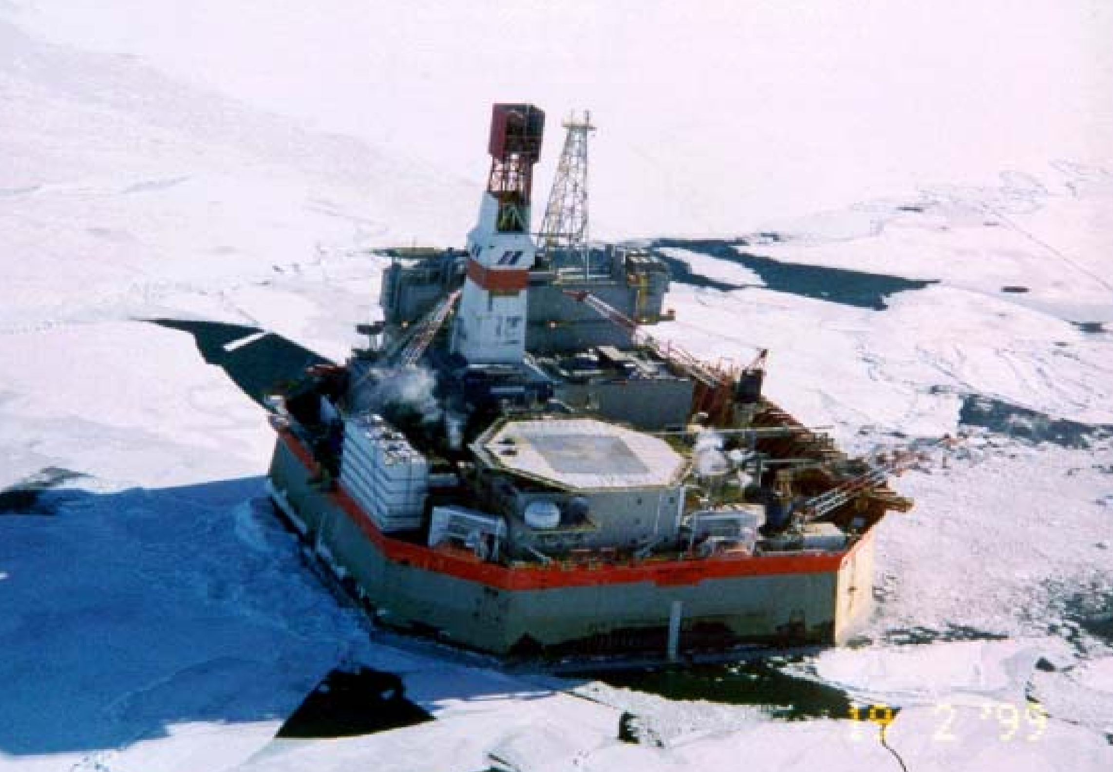 Molikpaq offshore platform photo