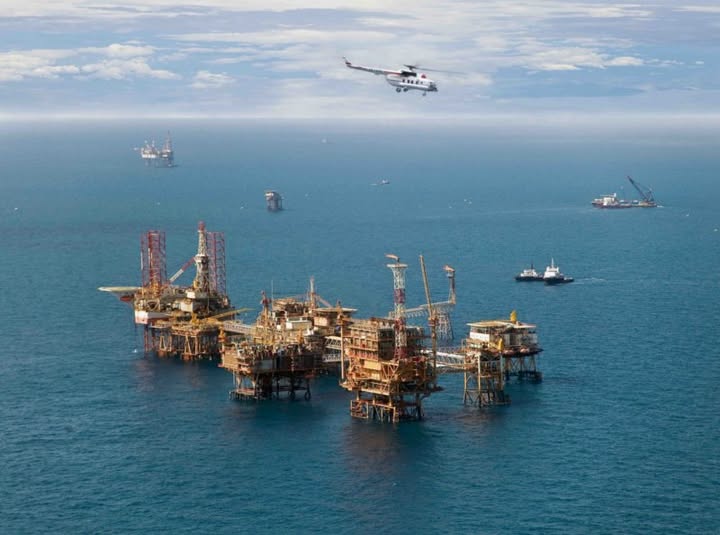 Bach Ho offshore platform photo