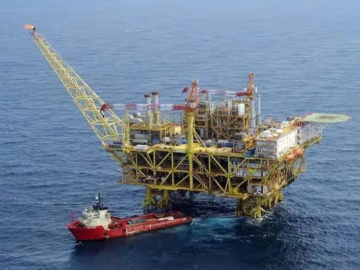 Liwan 3-1 offshore platform photo