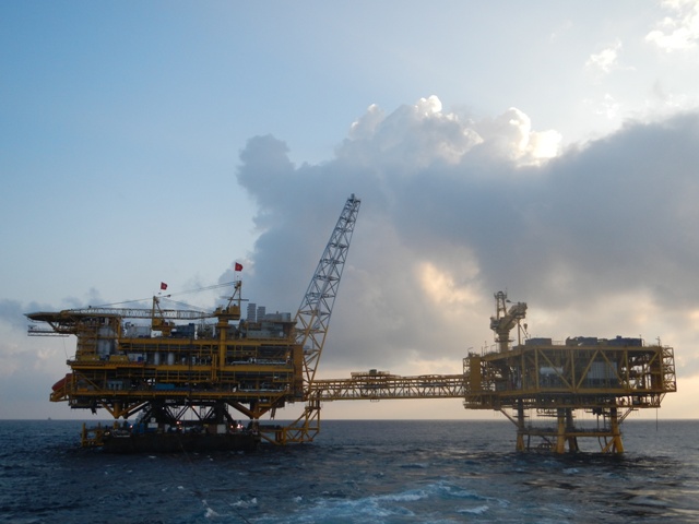 Hai Thach offshore platform photo