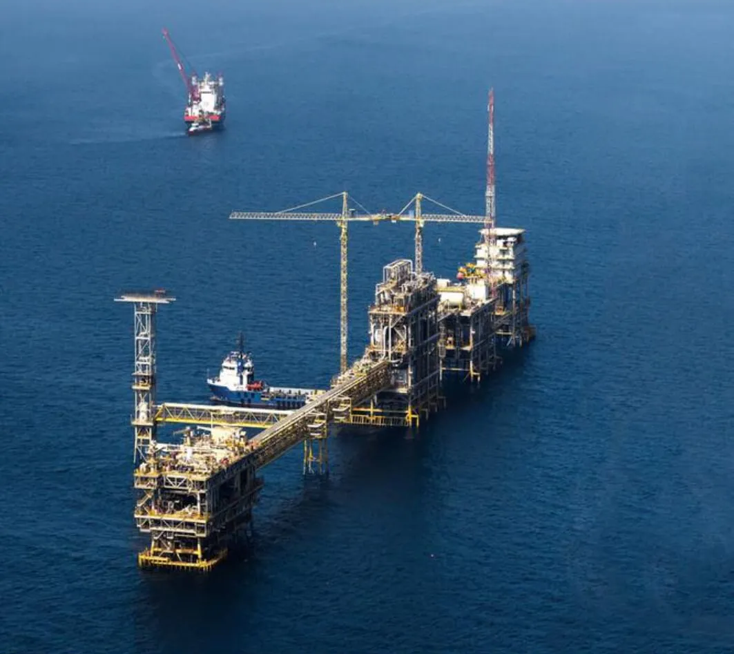 Zuluf offshore platform photo