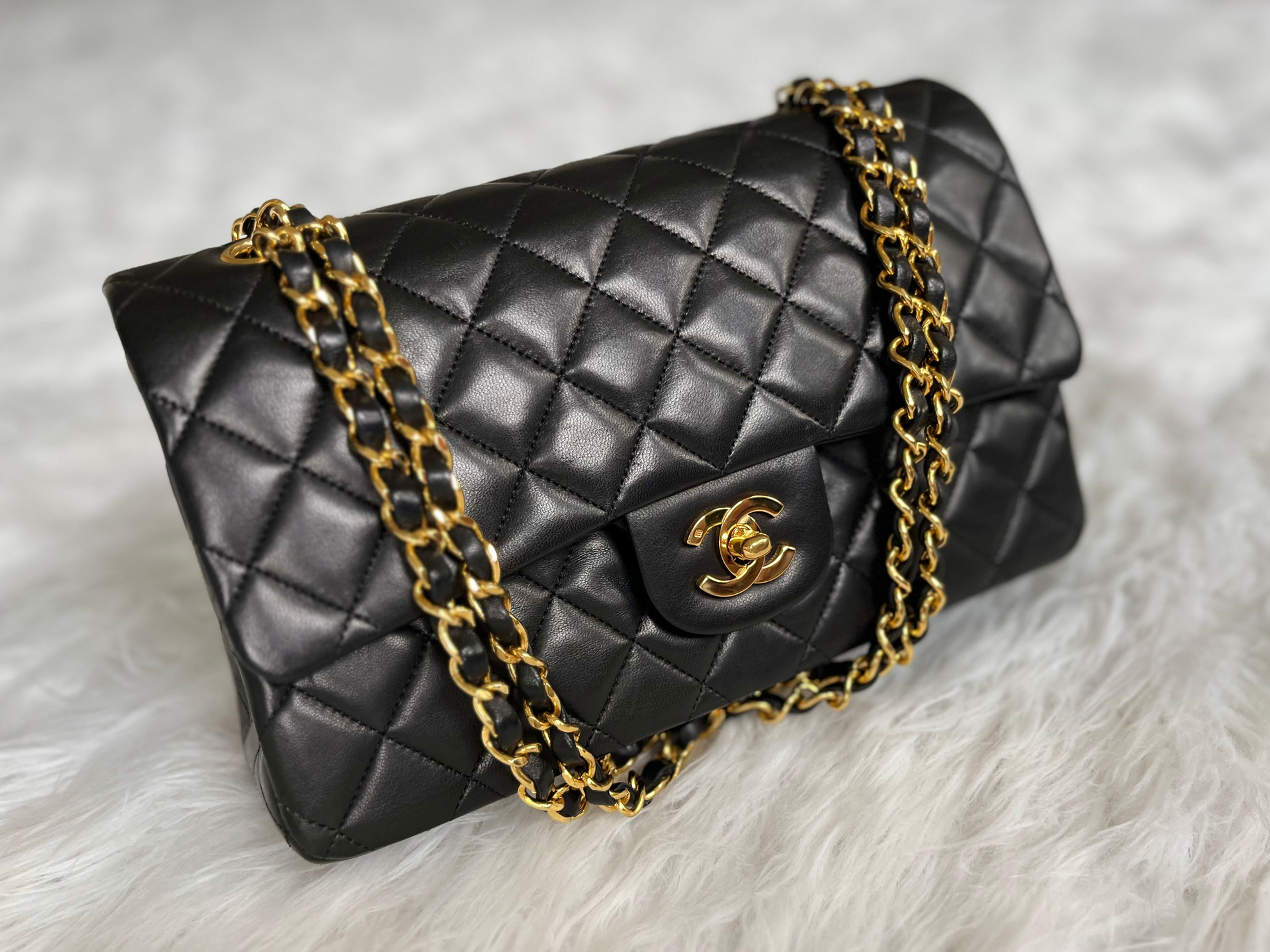CHANEL Classic Flap Medium