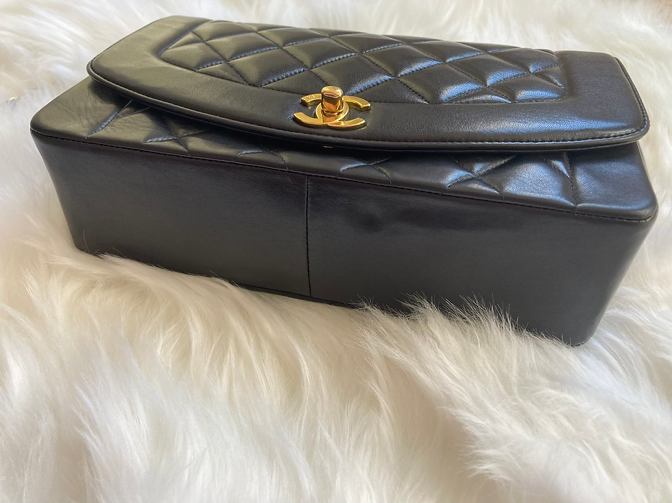 Thumbnail: CHANEL Diana Medium