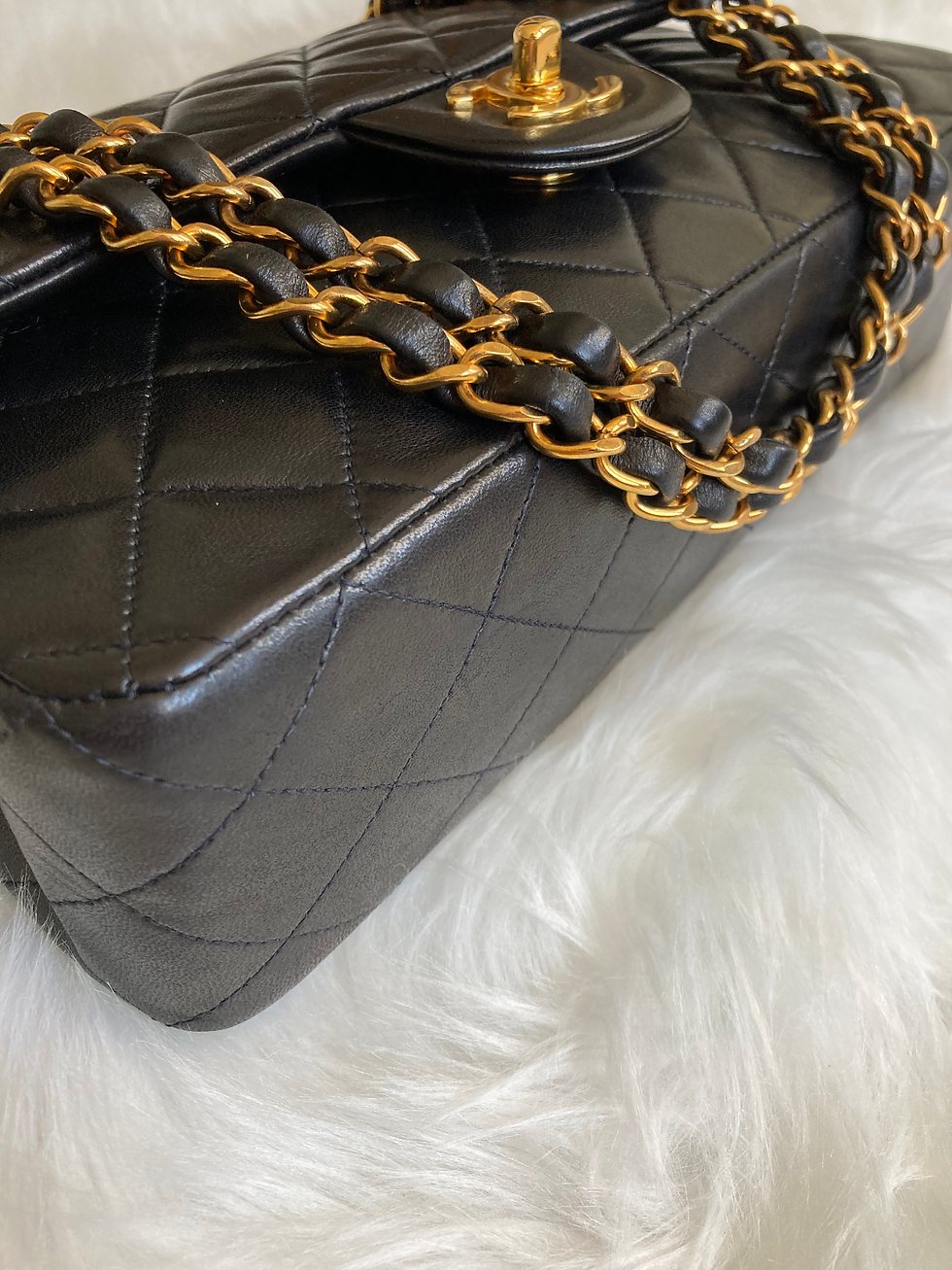 Thumbnail: CHANEL Classic Flap Medium