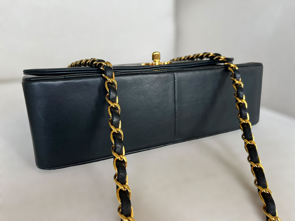Thumbnail: CHANEL Diana Medium