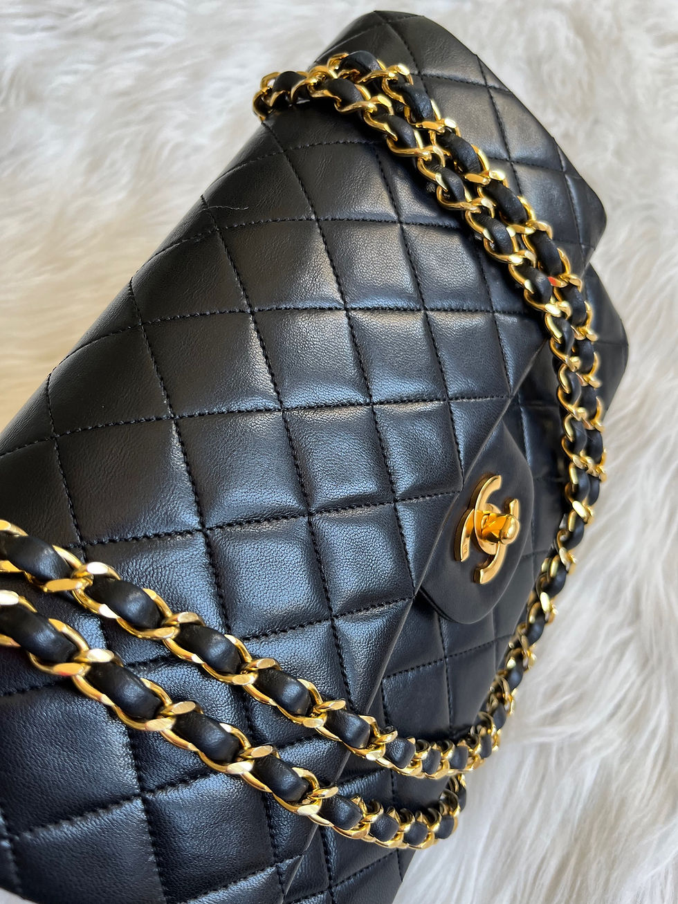 Thumbnail: CHANEL Classic Flap Medium