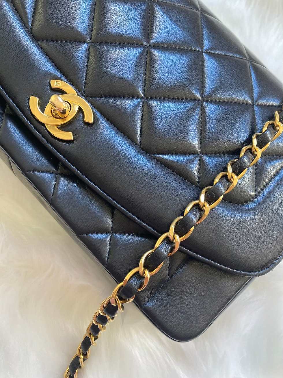 Thumbnail: CHANEL Diana Medium