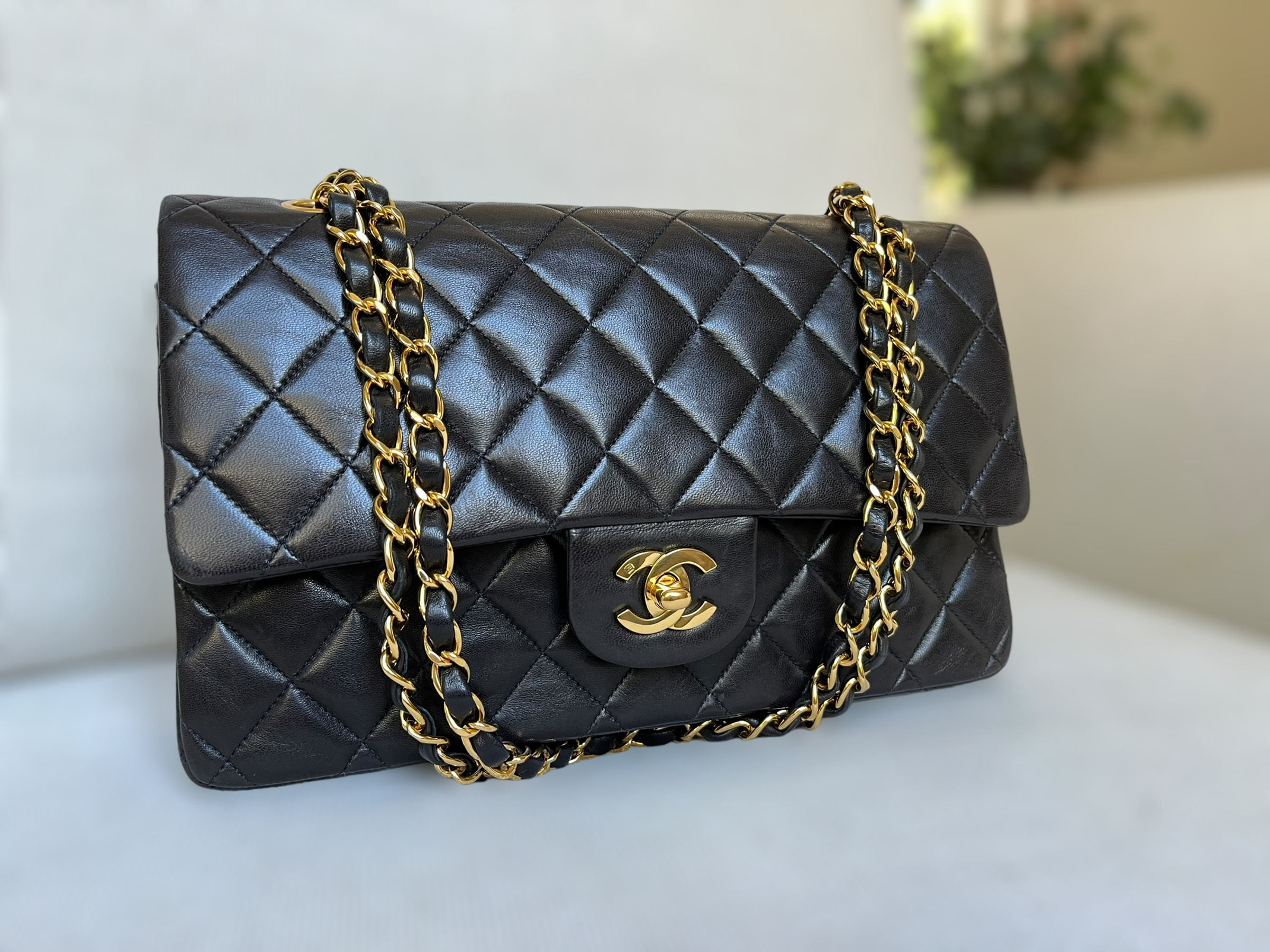 CHANEL Medium Vintage Classic Double Flap
