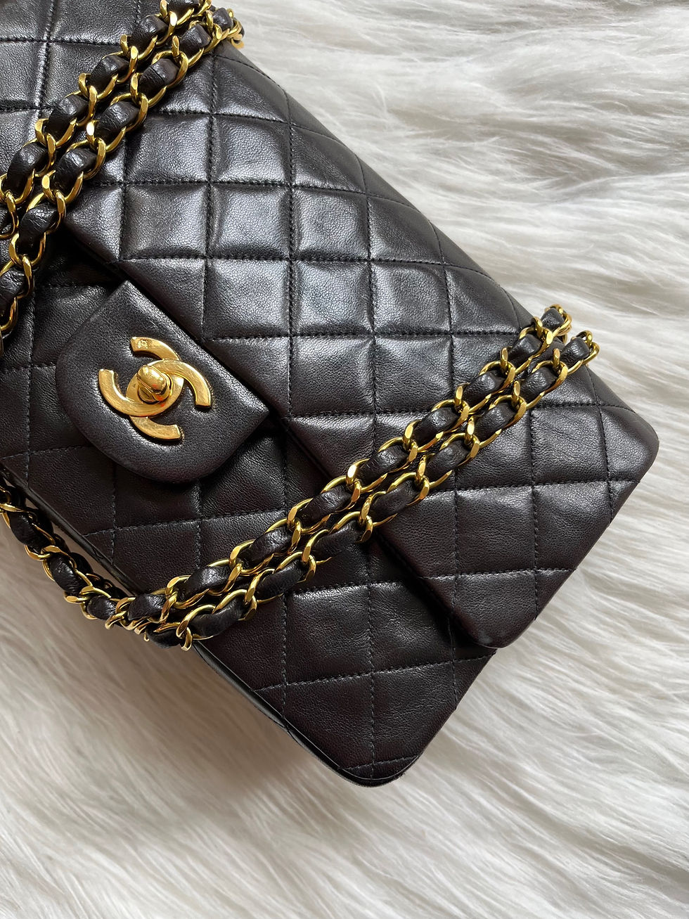 Thumbnail: CHANEL Classic Flap Medium