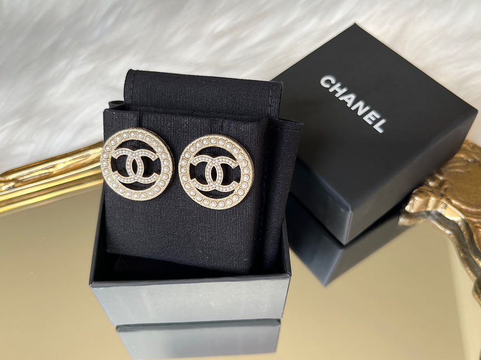 Thumbnail: CHANEL Collection Métiers D’Art Pearl Earrings