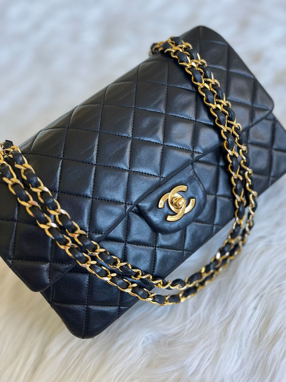 Thumbnail: CHANEL Classic Flap Medium