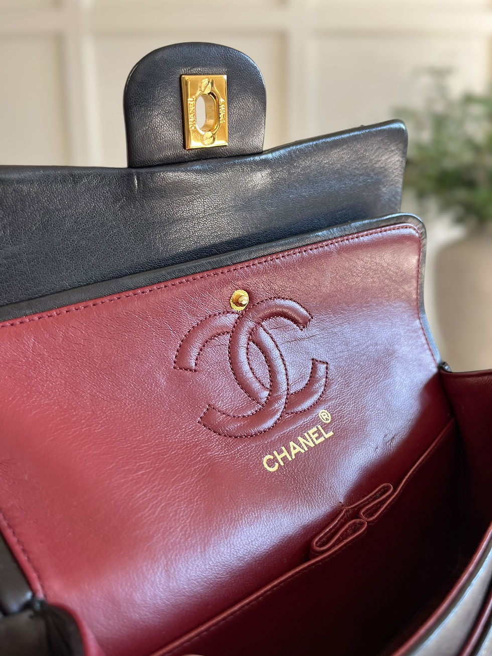 Thumbnail: Vintage CHANEL Small Classic Flap