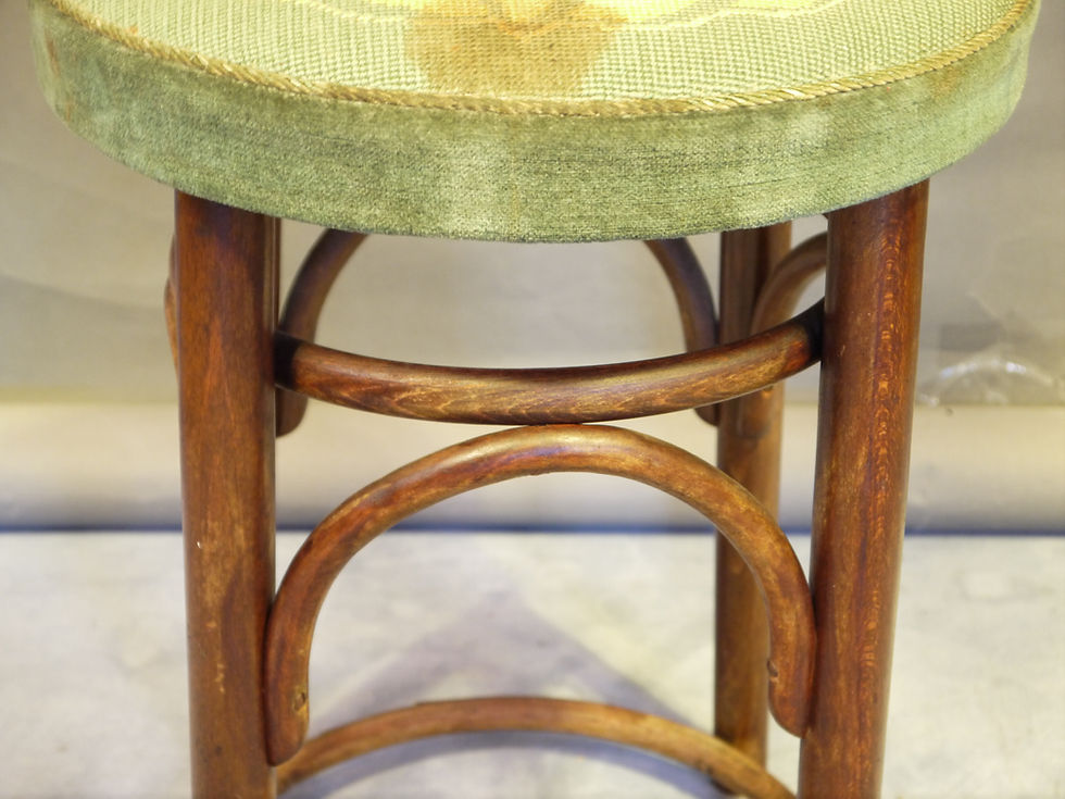Miniaturbild: Alter, kleiner "Thonet"-Hocker, Sitz gepolstert... -2-