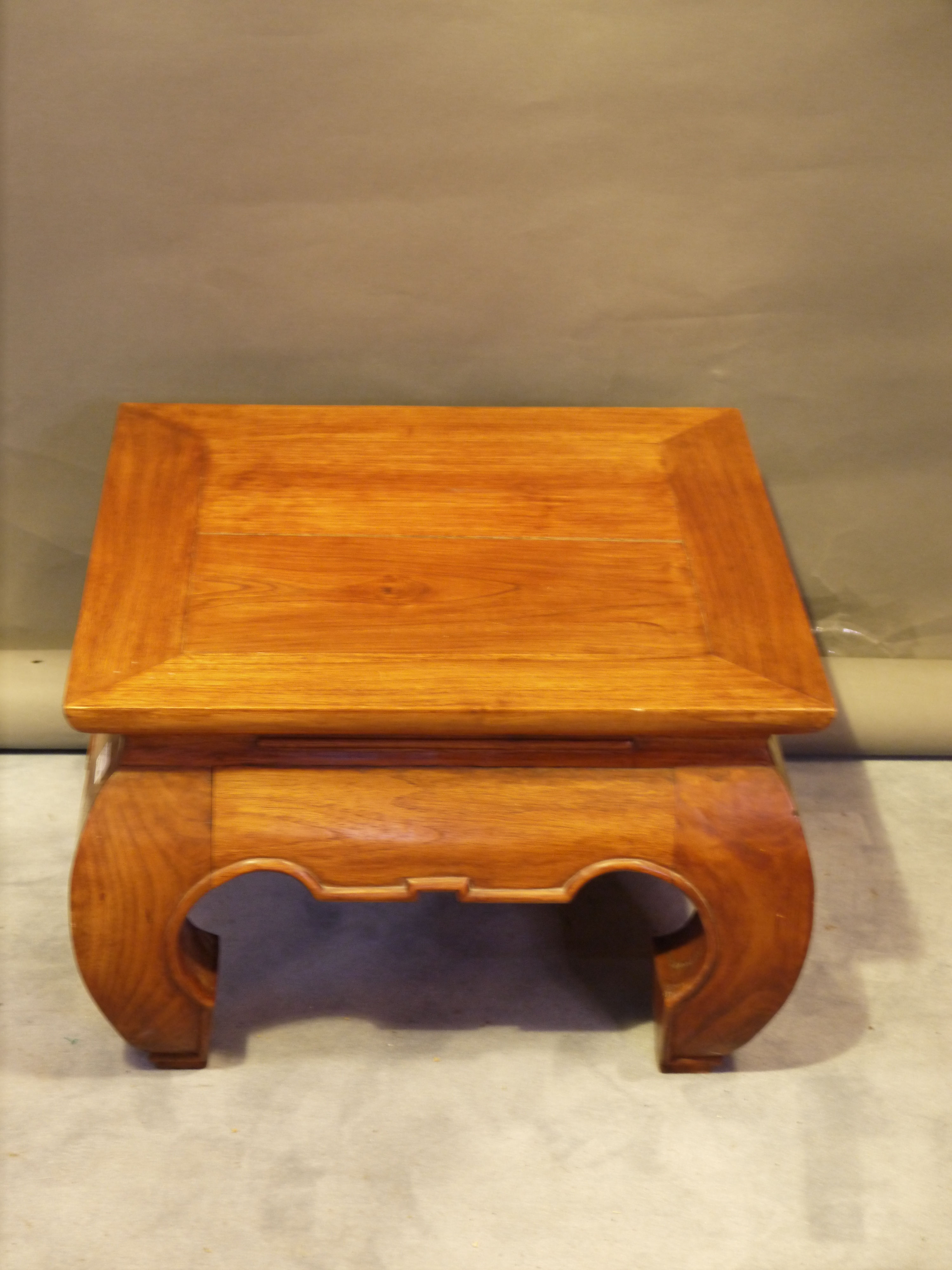 Kultiger, kleiner Beistelltisch, Teakholz massiv