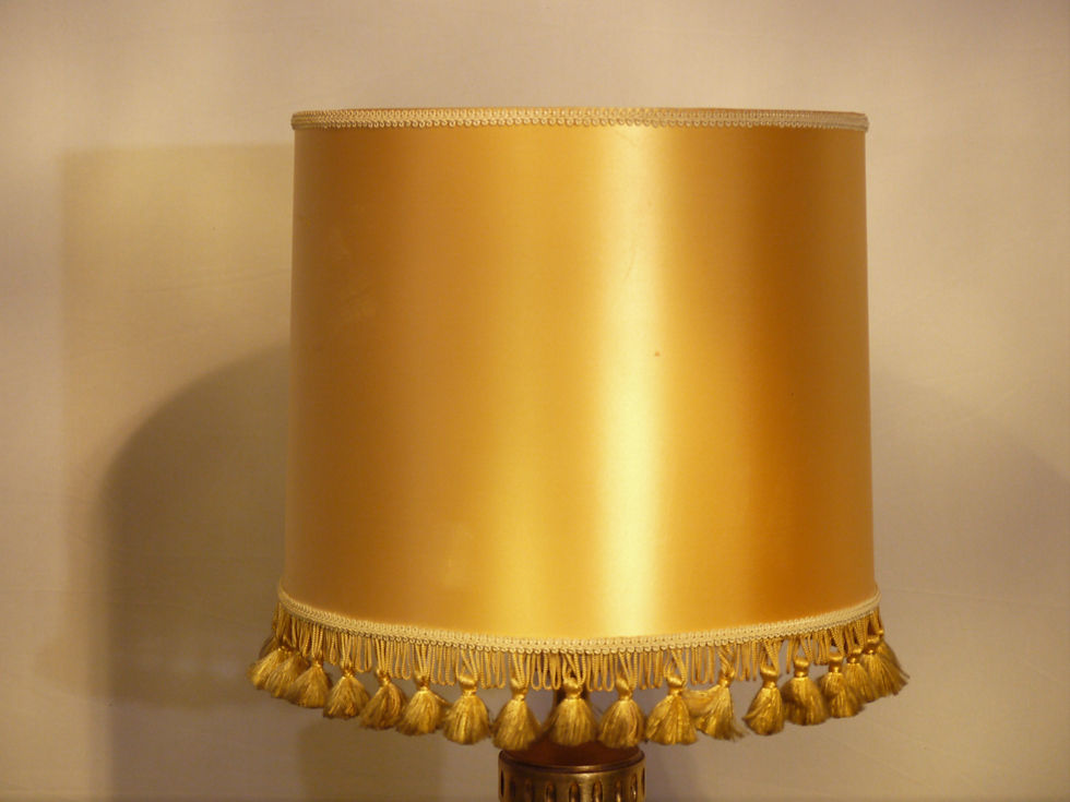 Miniaturbild: Stilvolle, goldfarbene Tischlampe, -A-