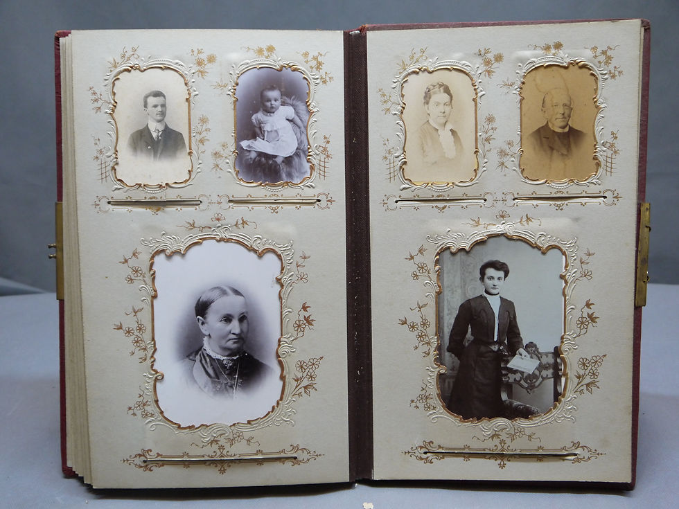 Miniaturbild: Prächiges, altes Fotoalbum, Jugendstil um 1895/1910, Portraitfotos....