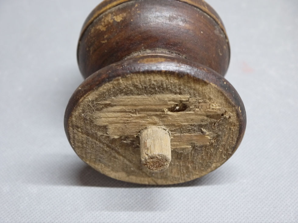 Miniaturbild: Großer, älterer, gedrechselter Poller, um 1880 -I-