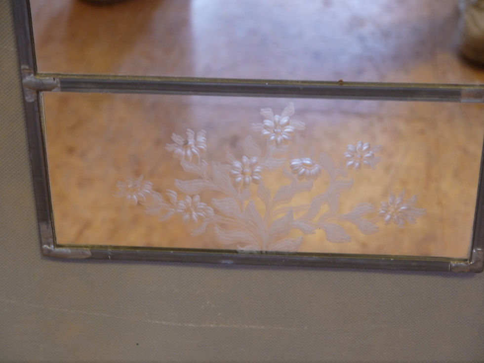 Miniaturbild: Stilvoller Wand-Spiegel, floral beschliffen...