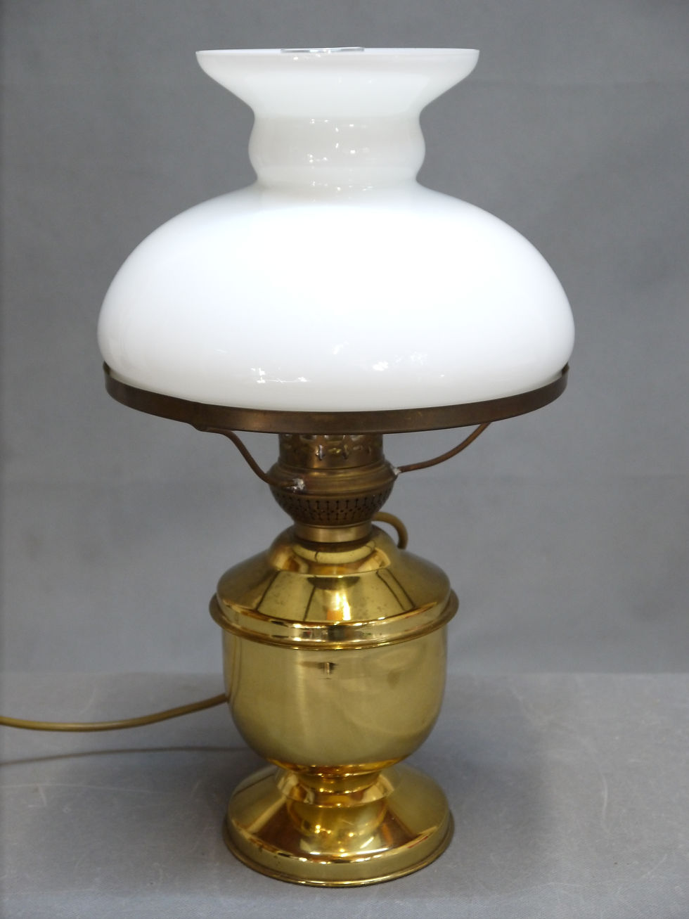 Miniaturbild: Sehr schöne Messing-Petroleumlampe,