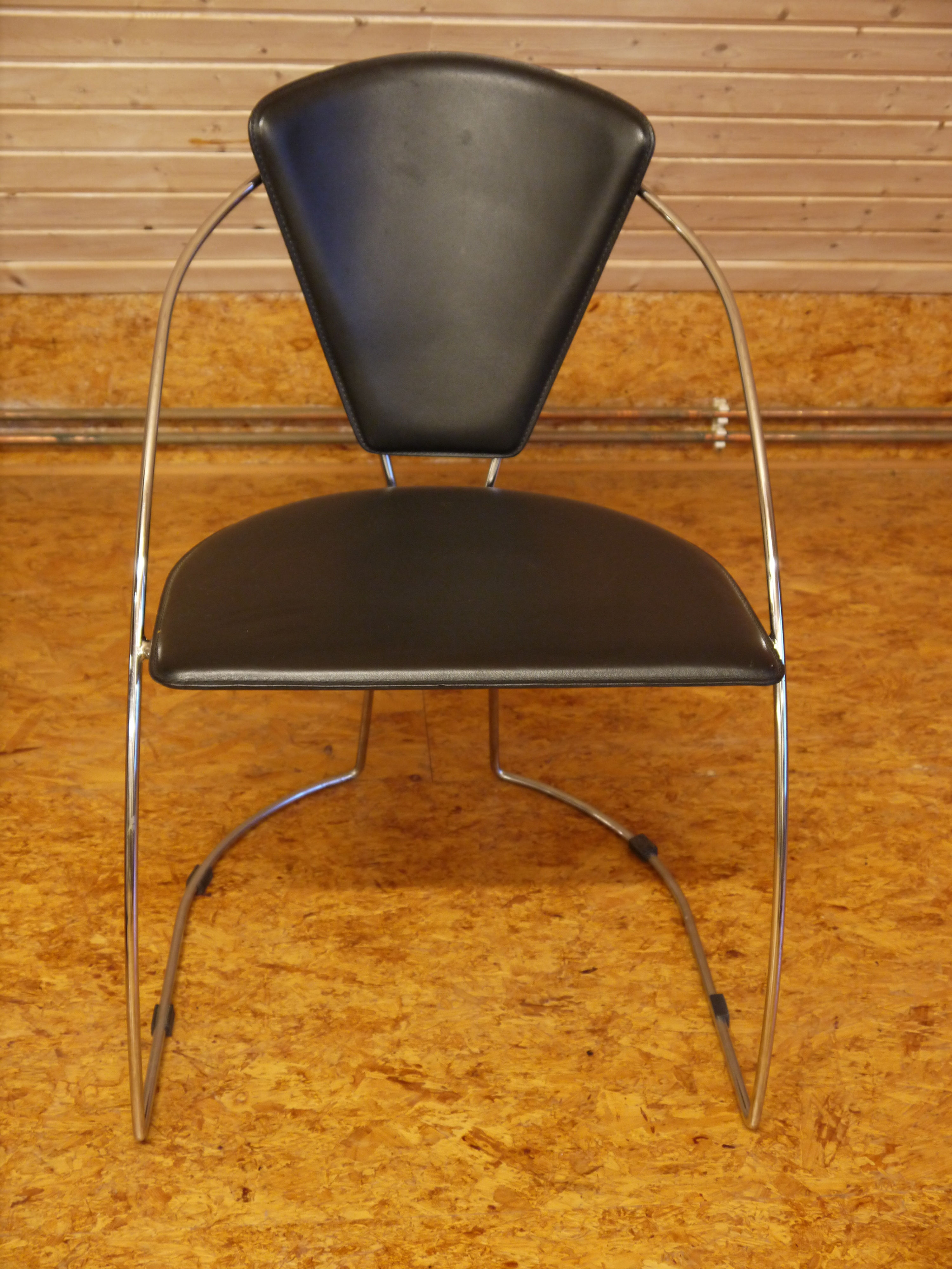 Design-Klassiker-Stuhl: Lederoptik + verchromtes Gestell... -C-
