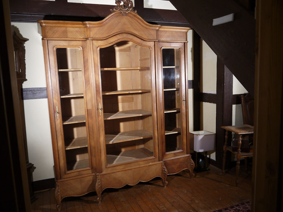 Miniaturbild: Imposanter Nußbaum-Vitrinenschrank, Nußbaum, Frankreich um 1870/1890...
