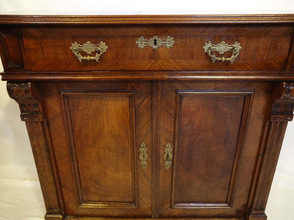 Miniaturbild: Sehr schöner Nußbaum-Halbschrank, Gründerzeit um 1880/90...
