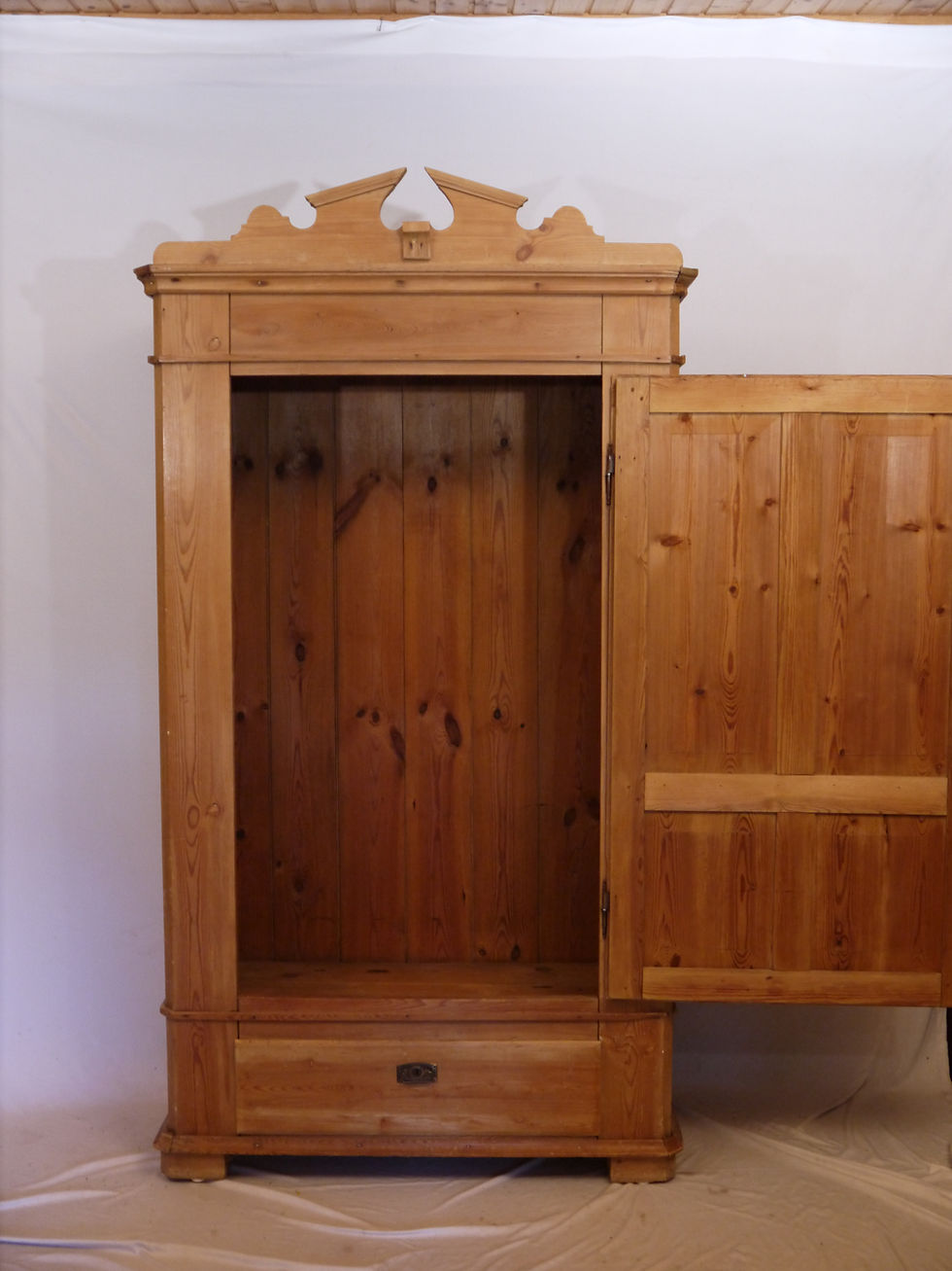 Miniaturbild: Originaler, 1trg. Weichholz-Schrank, Hisorismus um 1880/1890...