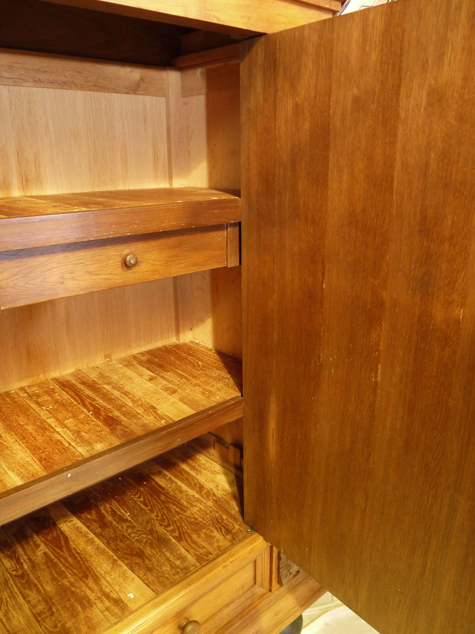 Miniaturbild: Imposanter Stil-Barock-Schrank, nußbaumfarben...