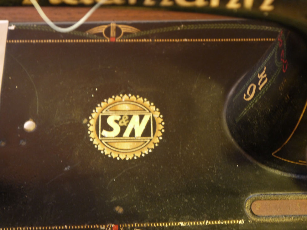 Miniaturbild: Schöne, alte Nähmaschine im Jugendstil um 1895/1910...