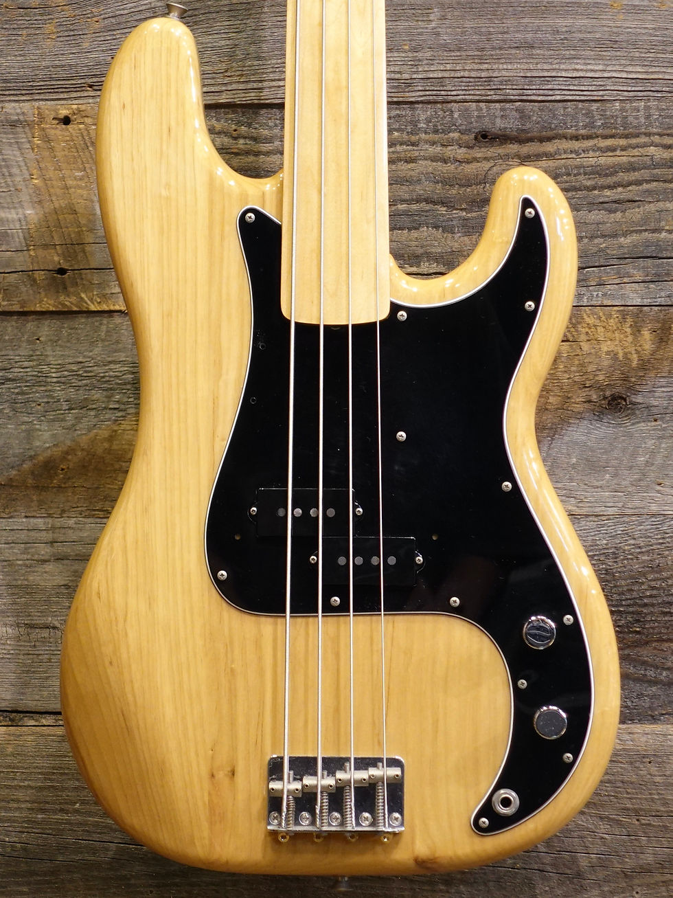 Fender JAPAN
