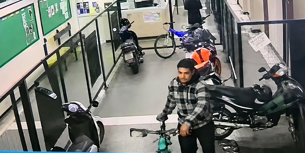 Robaron una bicicleta dentro de un club de VGG y su dueño difundió la imagen del presunto ladrón para intentar recuperarla