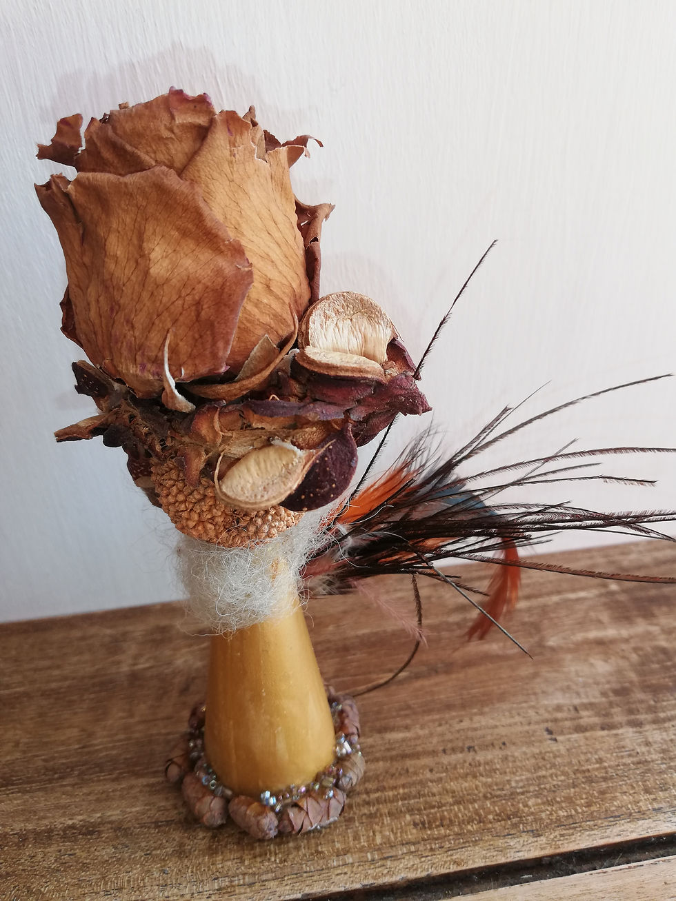 Miniature : Personnage au chapeau de rose