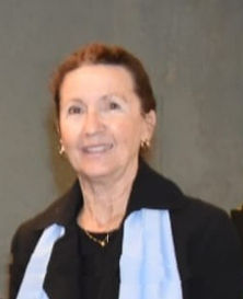 Mãe do lar. Pai judiciário federal.
Economista (PUC), Pós em Controladoria (FAAP).
Trabalhei em empresas e bancos multinacionais. Solteira, 4 irmãs, última a nascer.
Morei no J. Europa (onde nasci), depois Itaim, Santos e Butantã há 40 anos.
Sou independente desde 1970 quando comecei a trabalhar e 1992 quando fui morar sozinha.
Não me casei, não tive filhos, não tenho animais, poucas plantas.
Gosto de viajar, de rock, mpb, cinema, teatro, cantar, desenho mal.