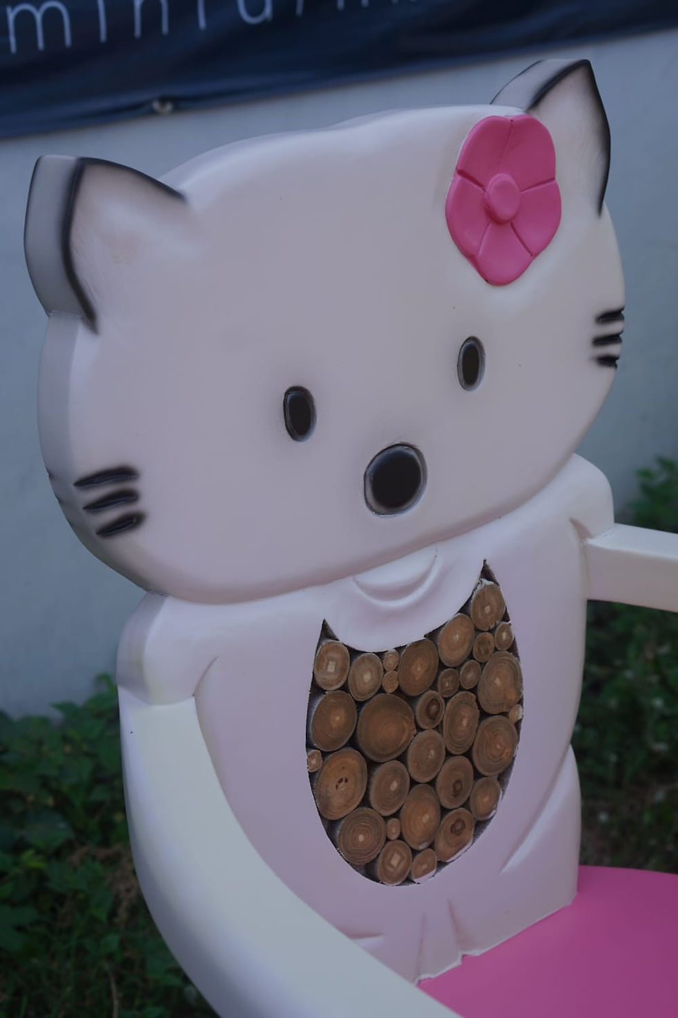 Thumbnail: Hello Kitty Coin Raintree Chair