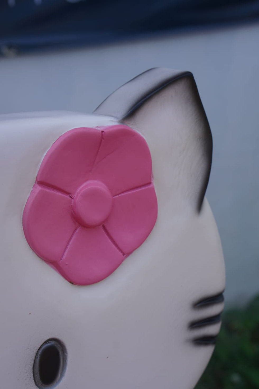 Thumbnail: Hello Kitty Coin Raintree Chair
