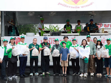 มูลนิธิปวีณาจับมือ มูลนิธิธรรมนัสฯ ช่วยผู้ประสบอุทกภัย กทม. และต่างจังหวัด