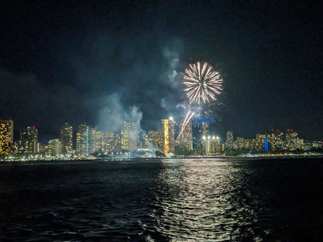 How to Watch Waikiki's Friday Night Fireworks from the Water