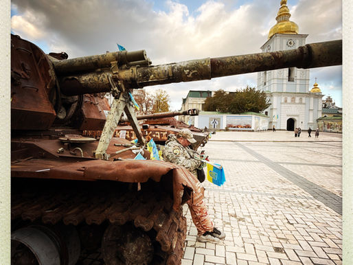 Vue de Kyiv par Vincent Engel, devant la cathédrale Saint-Michel, prises de guerre