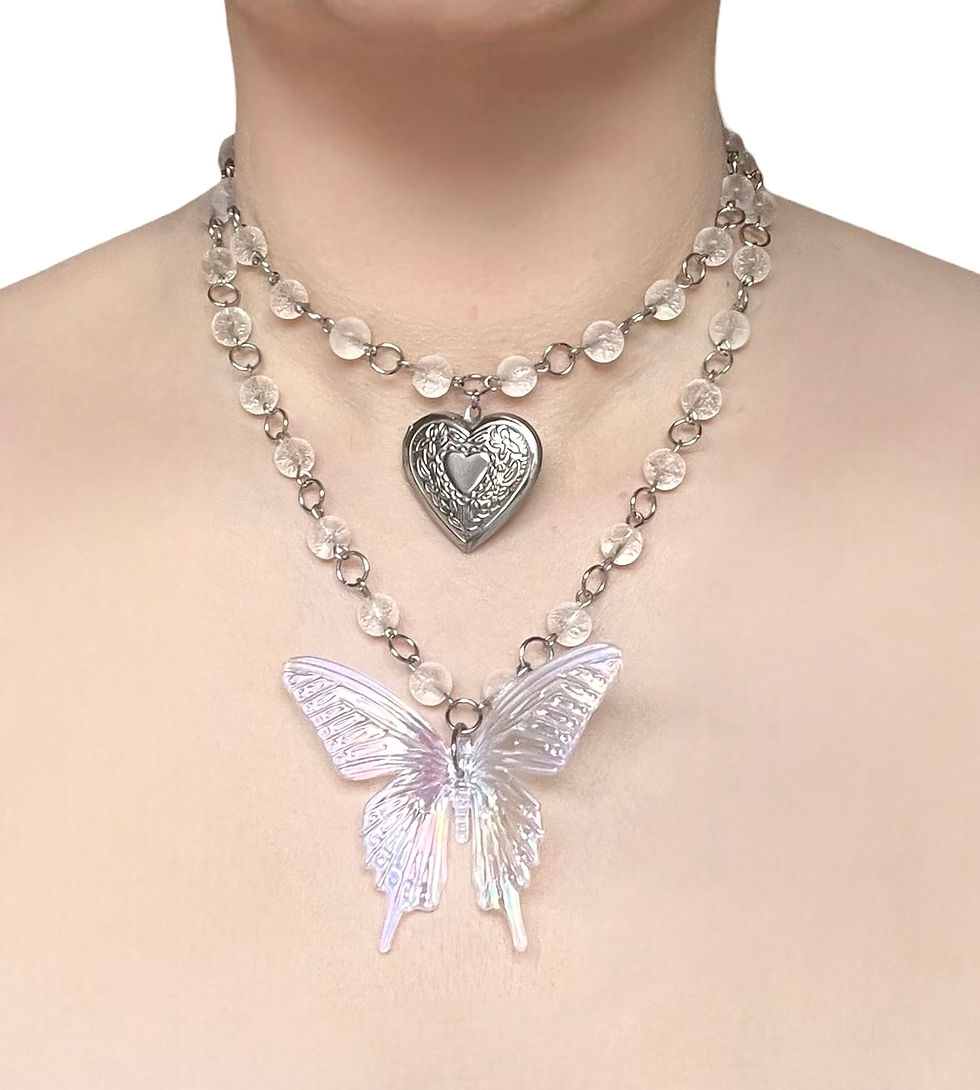 Miniatyrbild: The Ivory Wing Locket Necklace