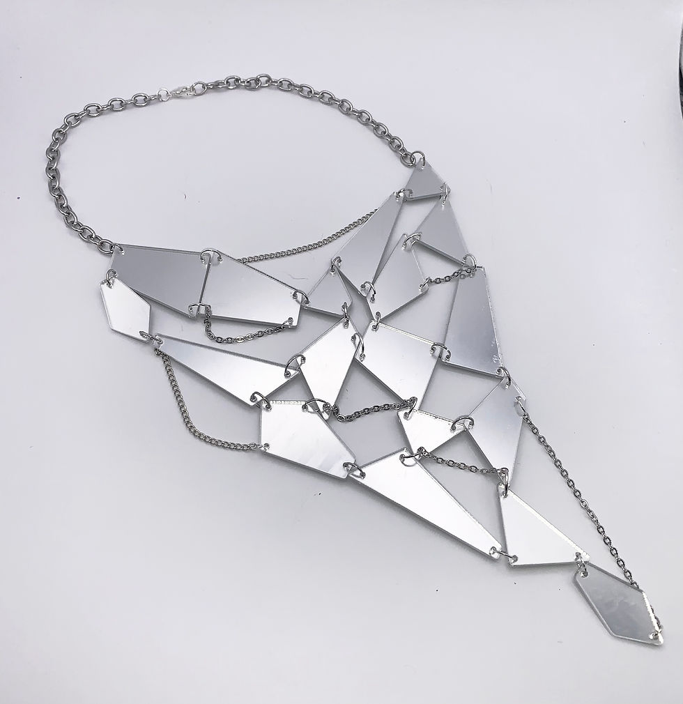 Miniatura: Shattered Necklace 
