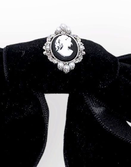 Miniature : Large Velvet Cameo Bow Hair Clip