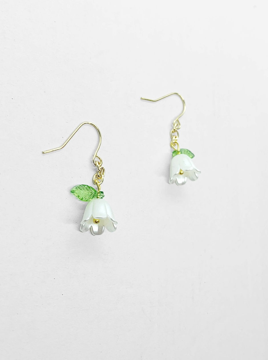 Miniatyrbild: White Flower Earrings