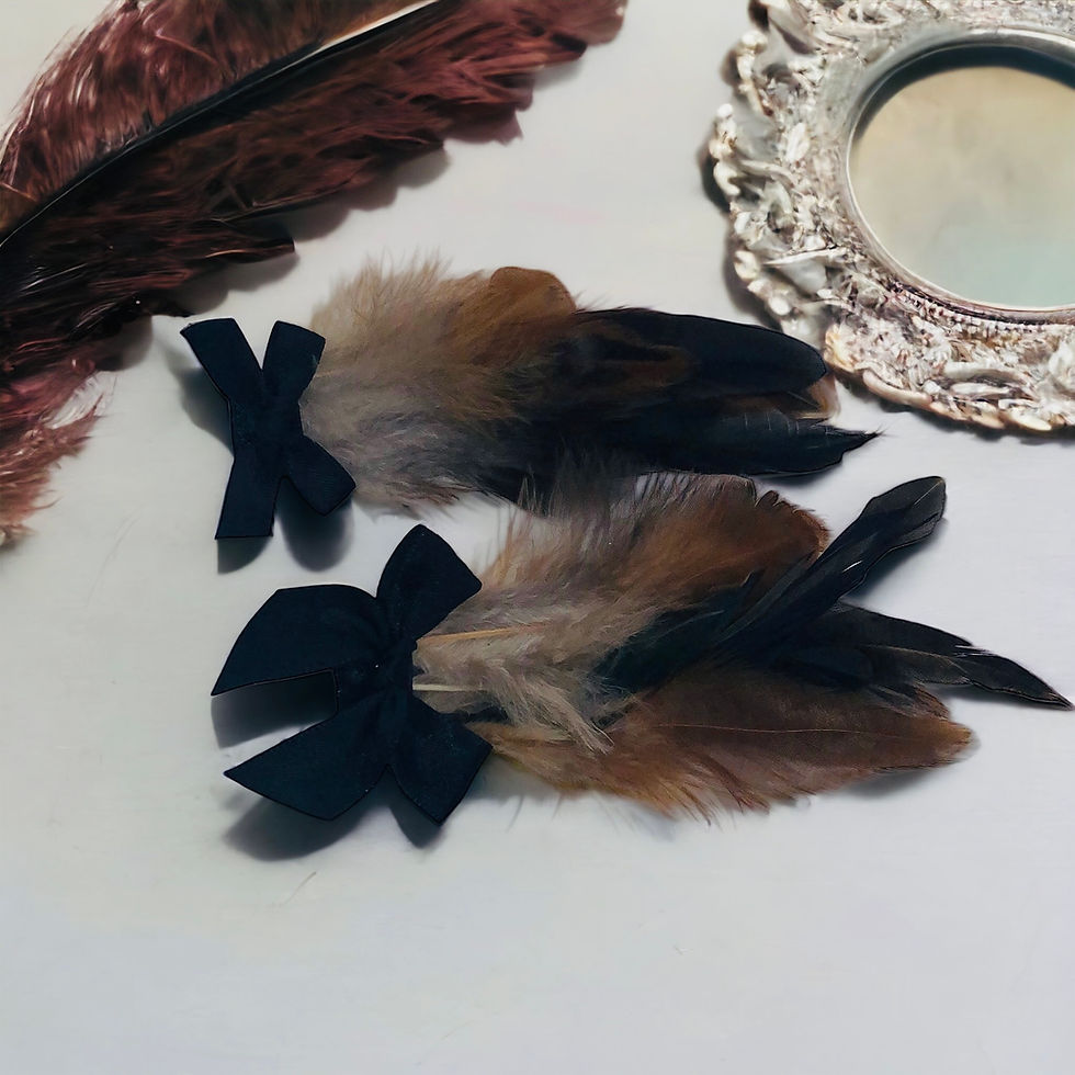 Miniatura: Statement Feather Hair Clips