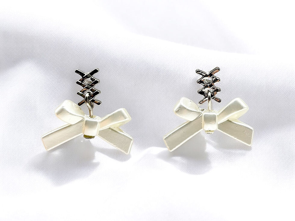 Thumbnail: Ribbon Romance Earrings