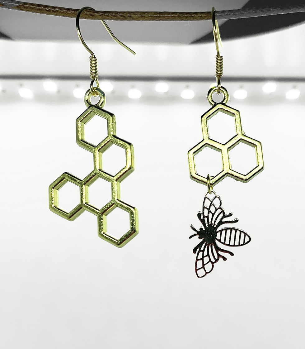 Miniatyrbild: Honey Mismatched Earrings - Gold Plated Hooks