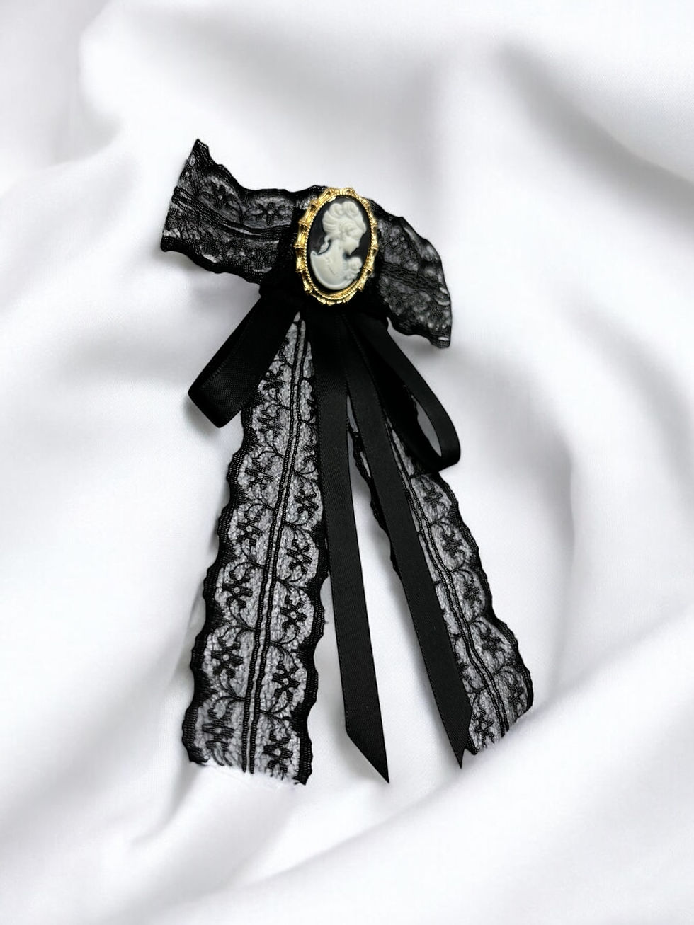 Miniature : Lace Bow Cameo Brooch