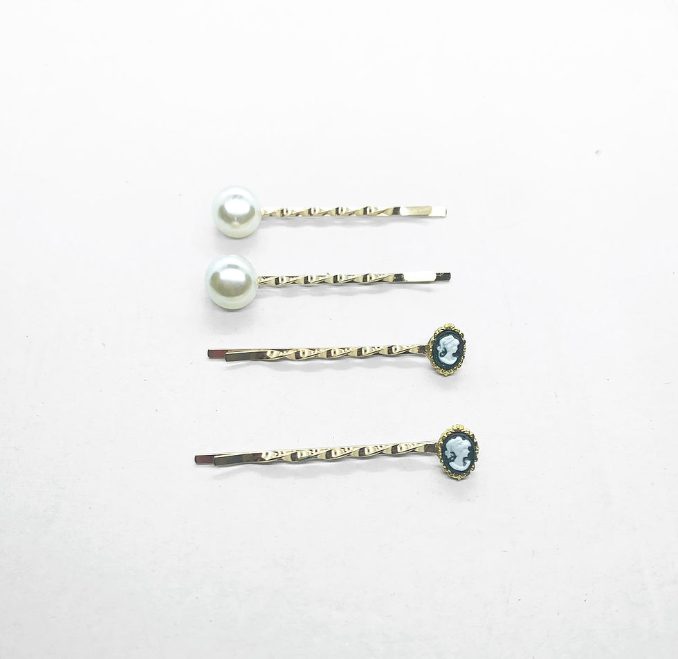 Miniature : Cameo and Pearl Hair Slides